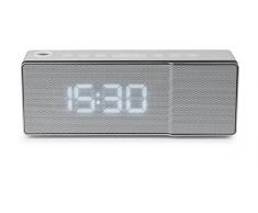 Addex AD 500 - Reloj despertador electrónico (con radio, con proyección de la hora y puerto USB, 16 x 58 x 42 mm)