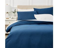 AmazonBasics - Juego de ropa de cama con funda nórdica de microfibra y 2 fundas de almohada - 200 x 200 cm, azul marino