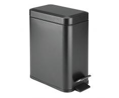 InterDesign Basic Bote para basura, papelera con pedal y tapa en plástico y metal para cocina y cuarto de baño, negro mate