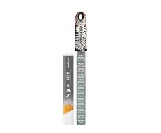 Microplane Zester - Rallador de cocina en safari para cítricos, parmesano, jengibre, chocolate y nuez moscada con hoja fina de acero inoxidable, fabricado en Estados Unidos