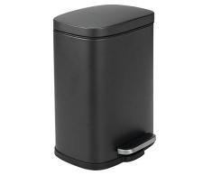 mDesign Cubo de basura con pedal, tapa y cubo de plástico – Contenedor de residuos hecho de acero y con 5 litros de capacidad – Pequeña papelera de baño, cocina, oficina, etc. – negro