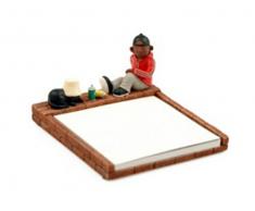 Set de 4 Figuras Porta Notas Decorativas Graffiti Modelos Surtidos. Figuras Resina. Detalles de Bodas, Comuniones, Bautizos y Eventos. 12 x 12,5 x 7 cm.