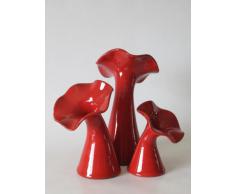 Centro de mesa de tres piezas de barro rojo hechas a torno alfarero y esculpidas a mano despues con diseño flor seta. Esmaltadas en rojo y disponibles en varios colores. Firmadas y etiquetadas por nuestro taller artesano. Medidas