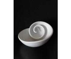 Centro de mesa de barro rojo, hecho a torno alfarero y esculpido a mano despues en forma de caracol. Esmaltado en blanco y disponible en varios colores. Firmado y etiquetado por nuestro taller artesano. Medidas 16/28cm.
