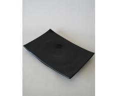 Centro de mesa-fuente de barro rojo, hecho a torno alfarero y esculpido a mano despues en forma rectangular, esmaltado en color negro brillo, disponible en varios colores y otro tamaño inferior. Firmado y etiquetado por nuestro