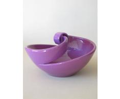 Centro de mesa de barro rojo, hecho a torno alfarero y esculpido a mano despues en forma de nudo central, esmaltado en color lila, disponible en varios colores. Firmado y etiquetado por nuestro taller artesano. Medidas 16/28cm.