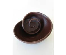 Centro de mesa de barro rojo, hecho a torno alfarero y esculpido a mano despues en forma de caracol. Esmaltado en color chocolate mate y disponible en varios colores. Firmado y etiquetado por nuestro taller artesano. Medidas 16/28cm.