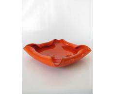 Plato centro de mesa de barro rojo, hecho a torno alfarero y esculpido a mano despues para dar forma cuadrada. Esmaltado en naranja, esta disponible en varios colores y dos tamaños mas pequeños. Firmado y etiquetado por nuestro