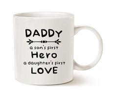 Regalos únicos de Navidad de café de cerámica taza para Papá – Daddy: de un hijo primer héroe, una hija es primer amor – Mejor vacaciones regalos vaso de porcelana, blanco 14 oz por latazas