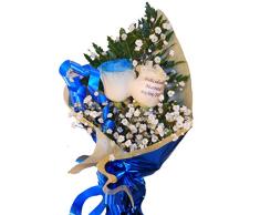 Ramo de rosas naturales a domicilio con una rosa azul y una rosa tatuada con envio y nota dedicatoria incluidos en el precio