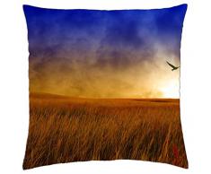 Pájaro volando sobre un campo de trigo - Funda de cojín (18