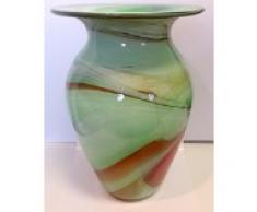 Jarron de suelo grande de cristal coloreado, bulboso florero de vidrio soplado a boca en tonos verde, beige, blanco de marmol, para las flores de tallo largo, altura circa 26 cm, disenado y fabricado por la Oberstdorfer Glashütte