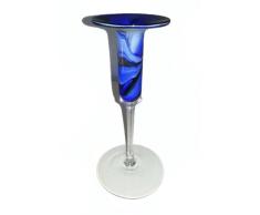 Candelabro de cristal coloreado de pie de cristal claro, candelero de vidrio soplado a boca en el colour azúl, beige, blanco de marmol, para las velas de la forma cónica, altura approx. 12 cm, disenado y fabricado por Oberstdorfer Glashütte