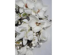 Para crear un ambiente festivo, prístino blanco Magnolia y Snowberry corona de Navidad
