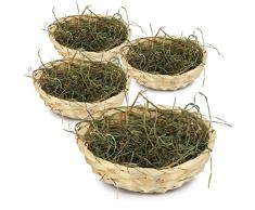 com-four® 4X canastas de Pascua con césped Decorativo - Canastas de Pascua con heno Real de Pradera de montaña - Canasta de bastón con Hierba Verde (2 Piezas - Cesta de Rafia - heno de montaña)