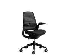 Steelcase Serie 1 Silla de Oficina Ergonómica de Altura Ajustable con Soporte Lumbar y Reposabrazos Ajustables, Respaldo de Malla Negra Transpirable y Tejido de Asiento Negro Cómodo